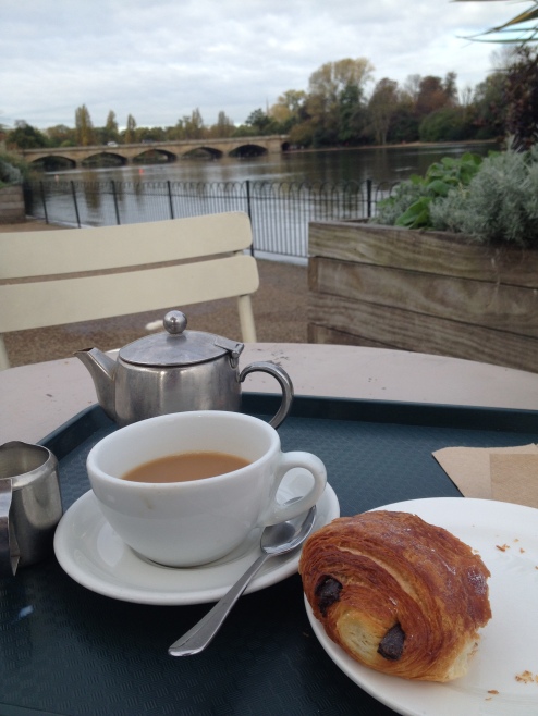 Tea & pan au chocolate in Kensington Gardens. Life is good.
